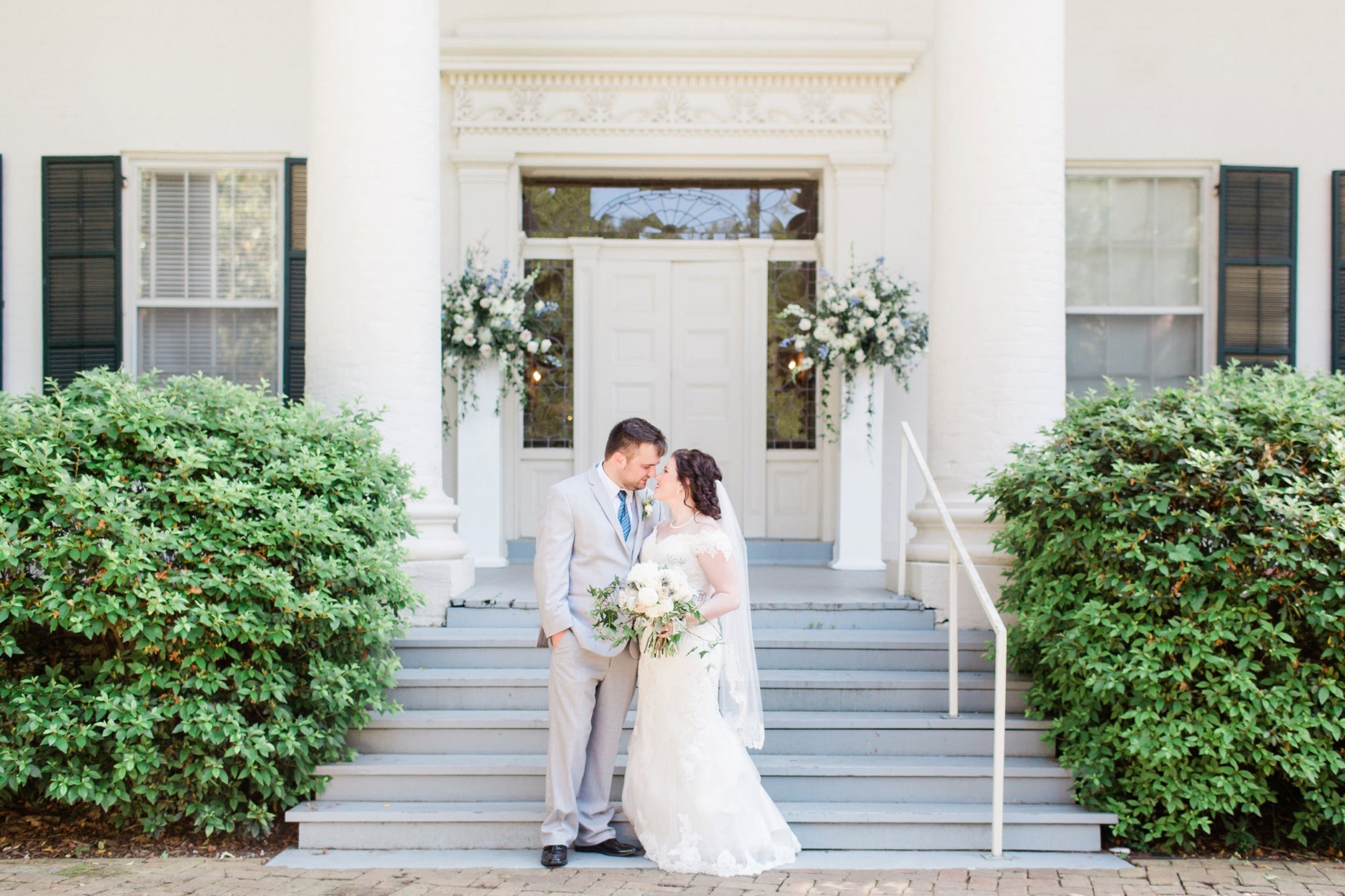A Historic Home Arkansas Wedding | Taylor & Brandon
