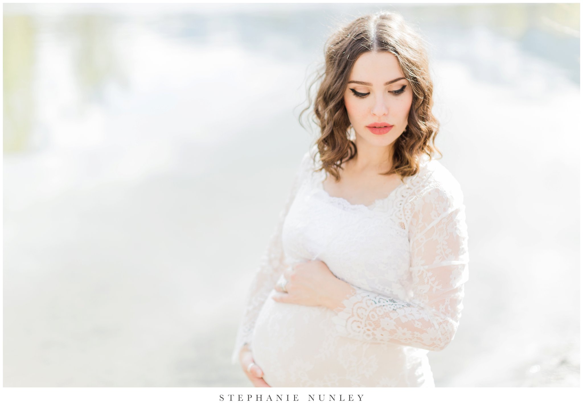 lace-dress-maternity-portraits.jpg