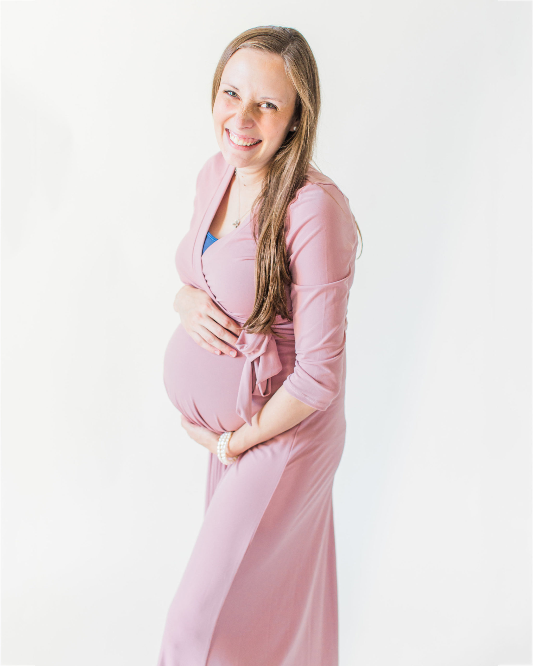 Joyful maternity photographer