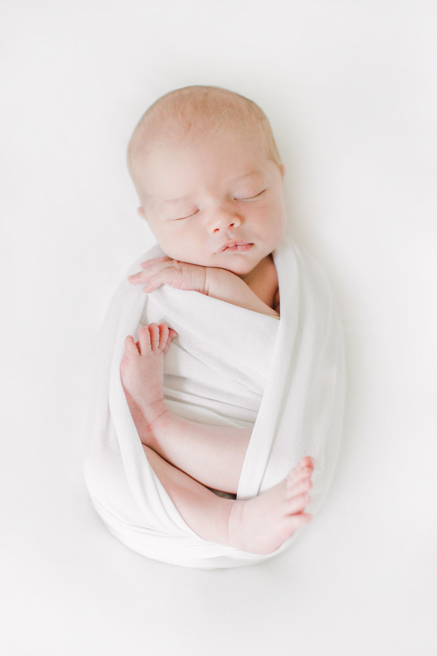 simple classic light and airy newborn photographer
