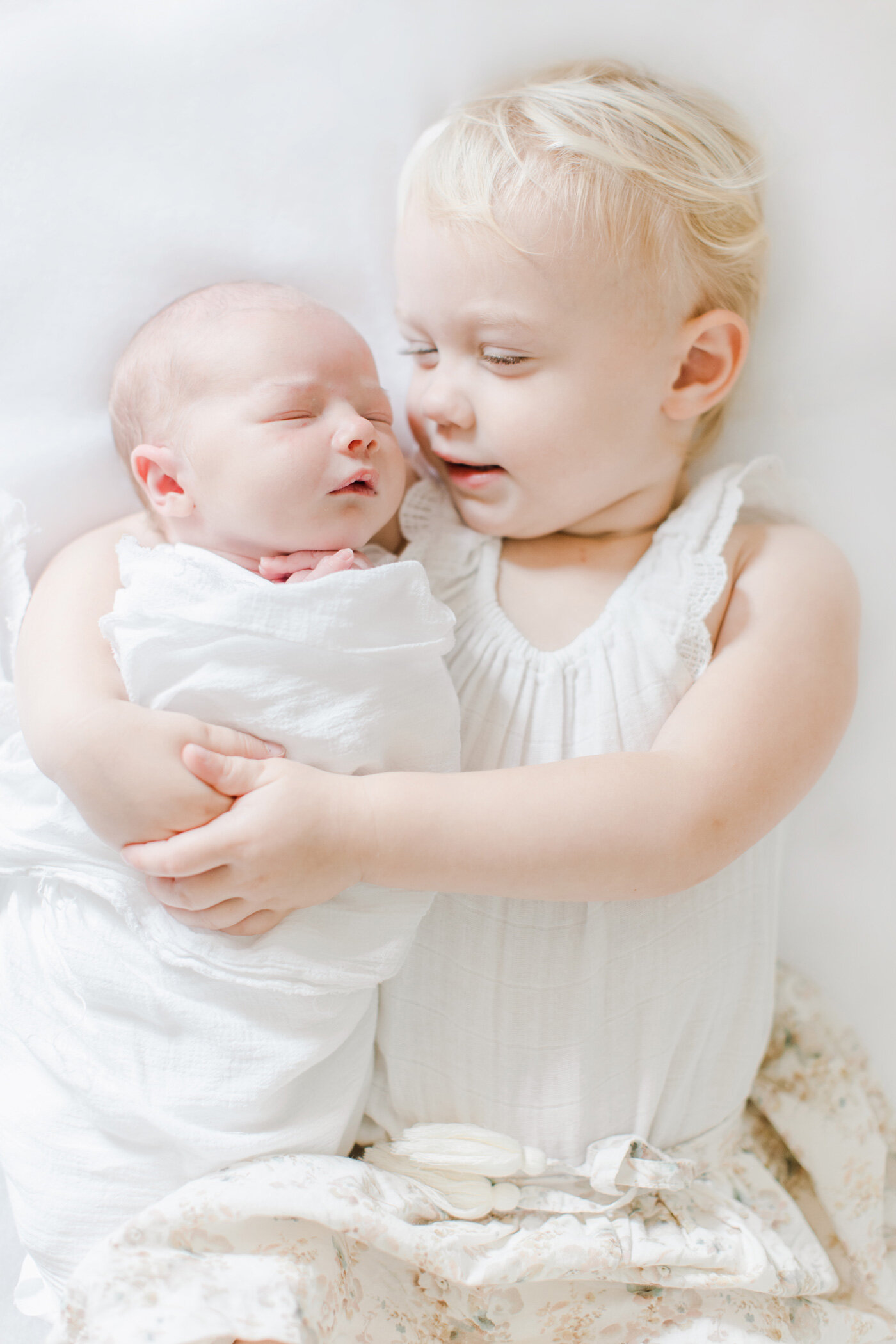 sweet sibling photo arkansas newborn photographer