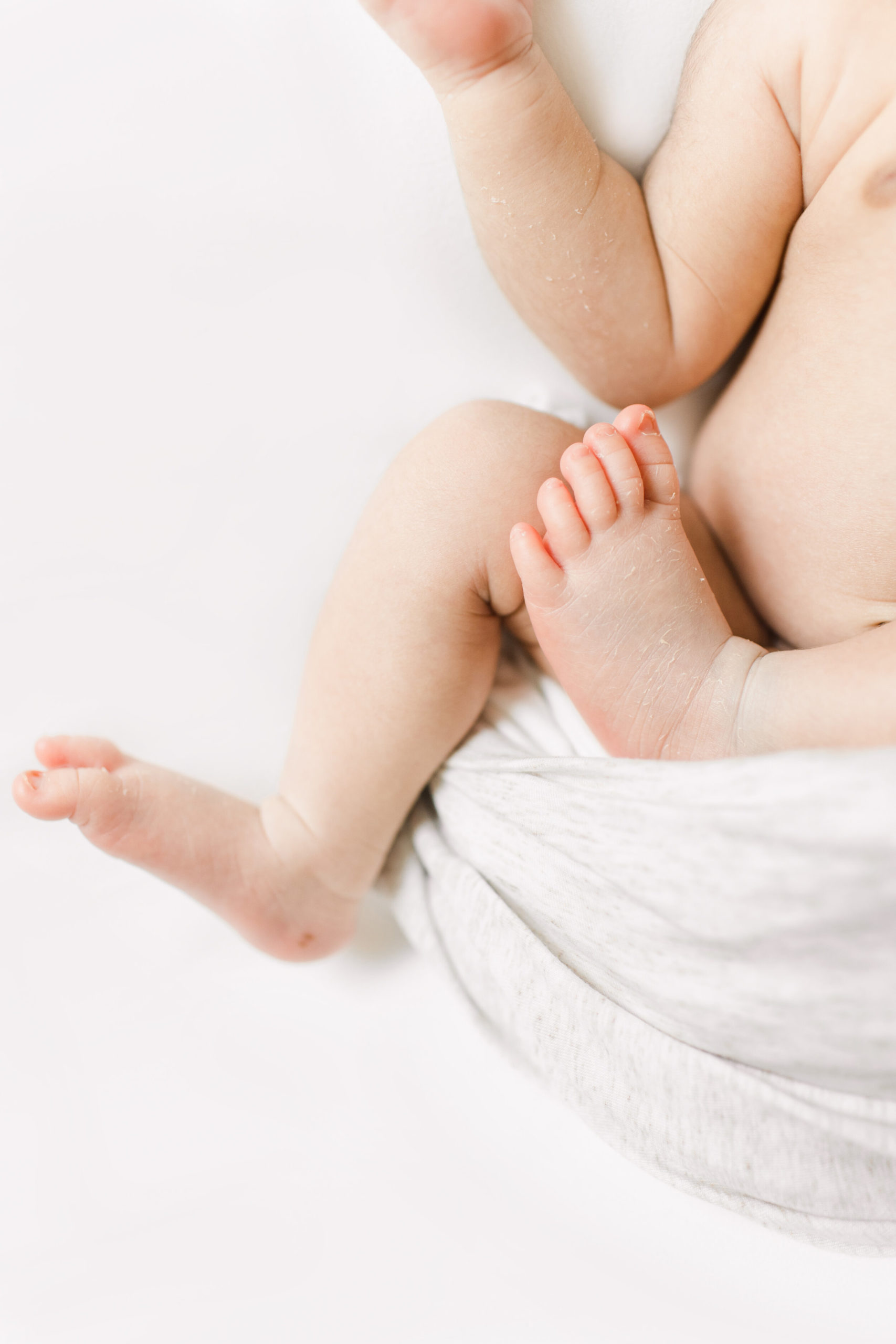 newborn baby details - tiny toes